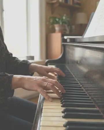 Hands piano. With the Chrome Film preset applied.