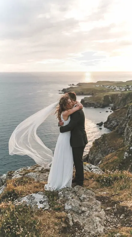 Pendentive Curve applied to Cliff elopement