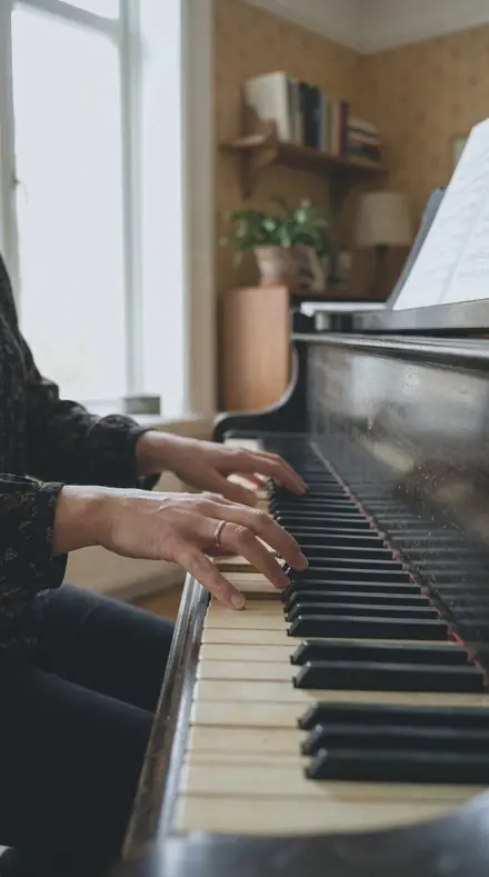 Field Edge applied to Hands piano