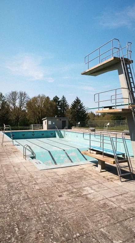 Bridle Leather applied to Empty pool