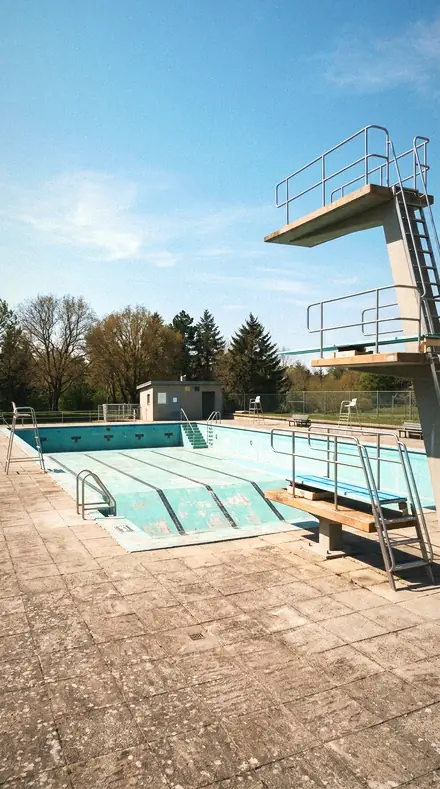 Hoof Dust applied to Empty pool