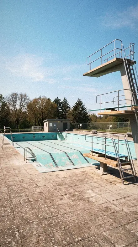 Saddle Pad applied to Empty pool