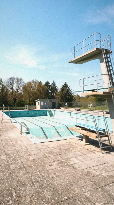 Lit Dust applied to Empty pool