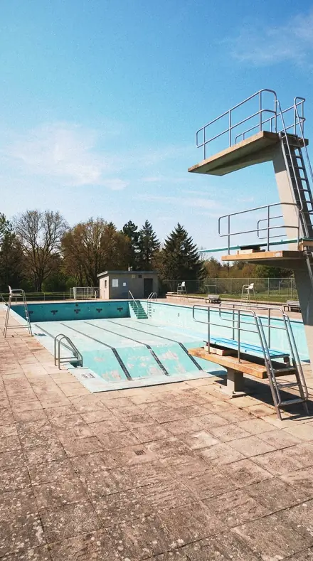 Oak Grain applied to Empty pool