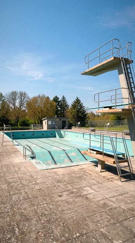 Hoof Cloud applied to Empty pool
