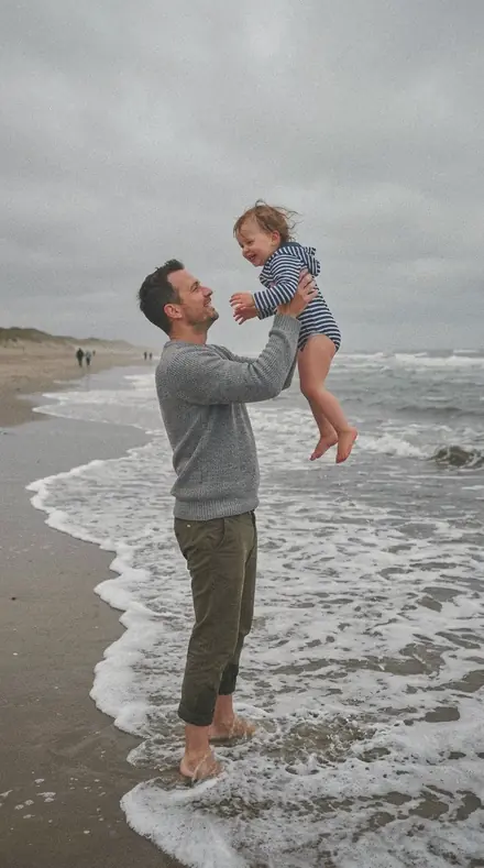 Stretcher Bar applied to Father toddler beach