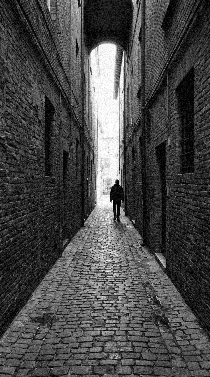 Inklooks: The alley says more in ink
