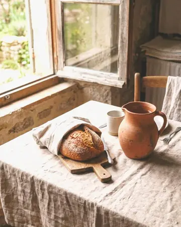 linen table. With the Petalpastel preset applied.