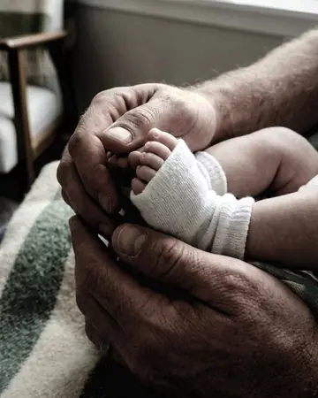 newborn hands. With the Portraitroom preset applied.