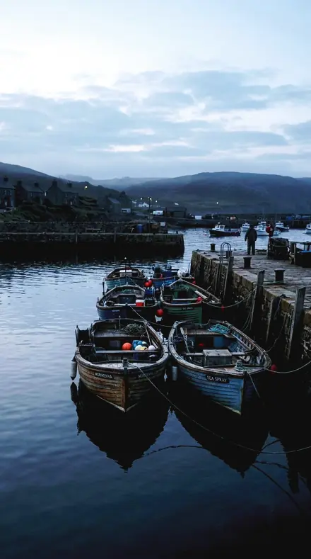 Harbour boats. With the Trim Reveal preset applied.