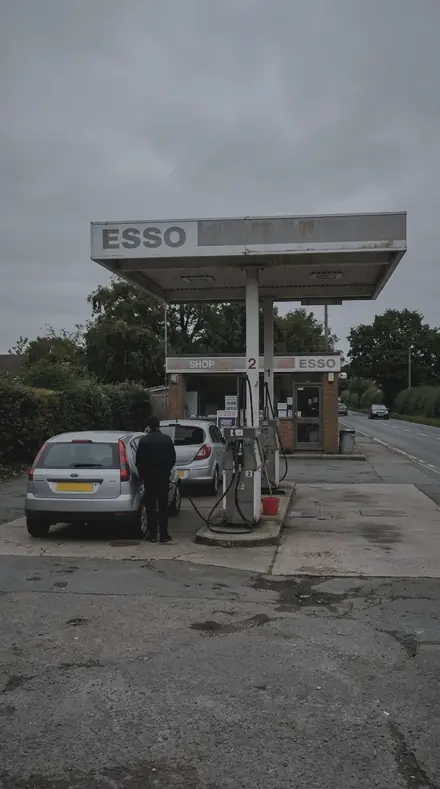 Streetlight Bloom applied to petrol station