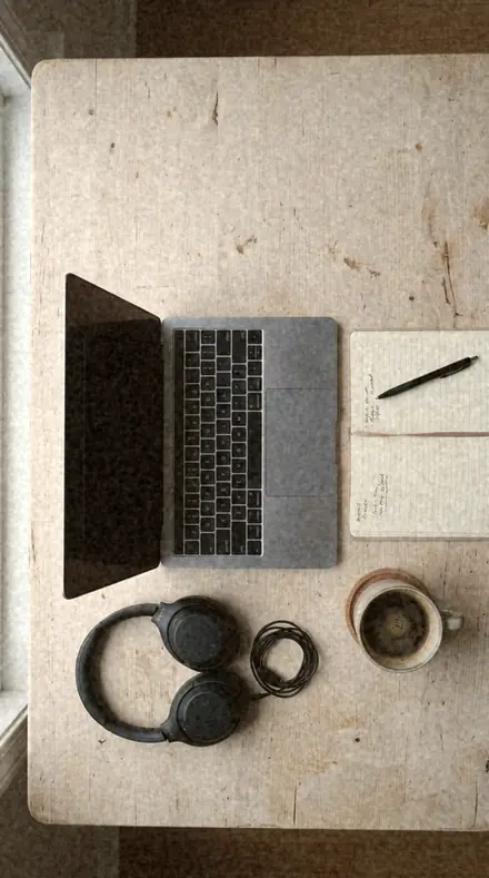 Dust Reel applied to A desk that suddenly looks like content
