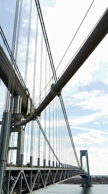 Crane Boom applied to bridge cables